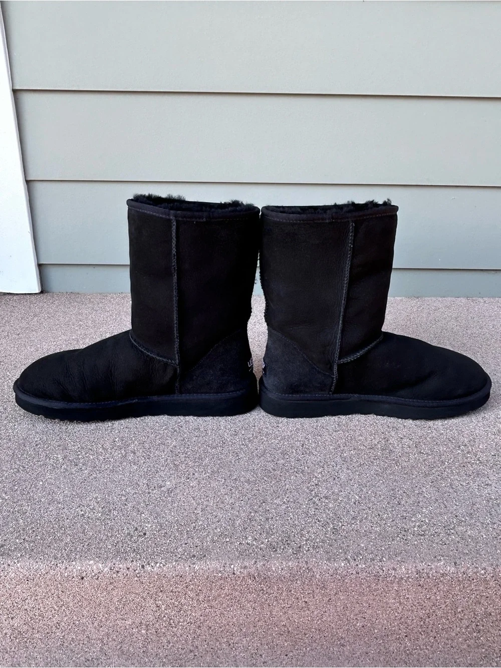 $195~UGG~Men’s Black Suede Classic Short Sheepskin Lined Ugg Boots~12/12.5